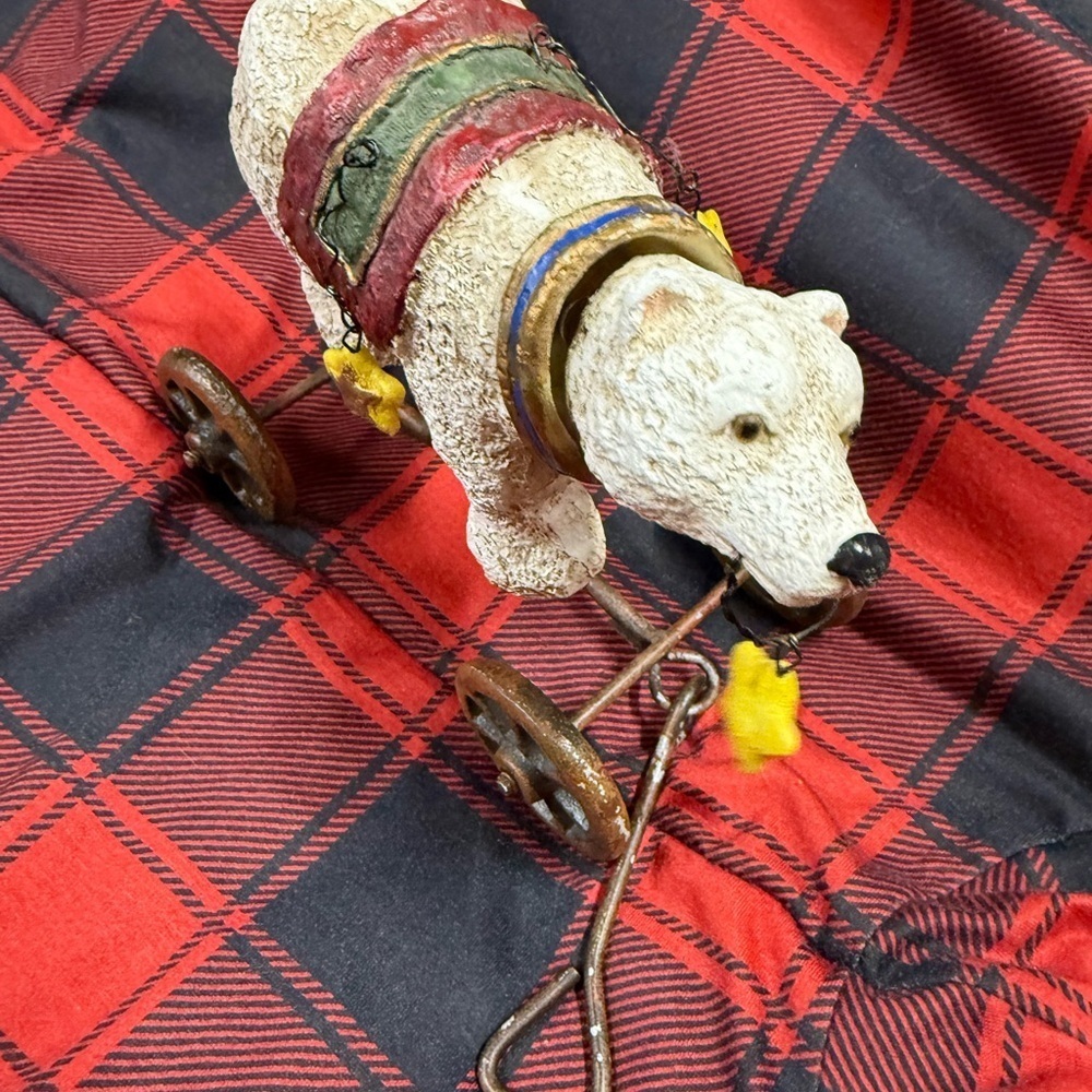 Polar Bear Figurine with Wheels - Picture 2 of 9